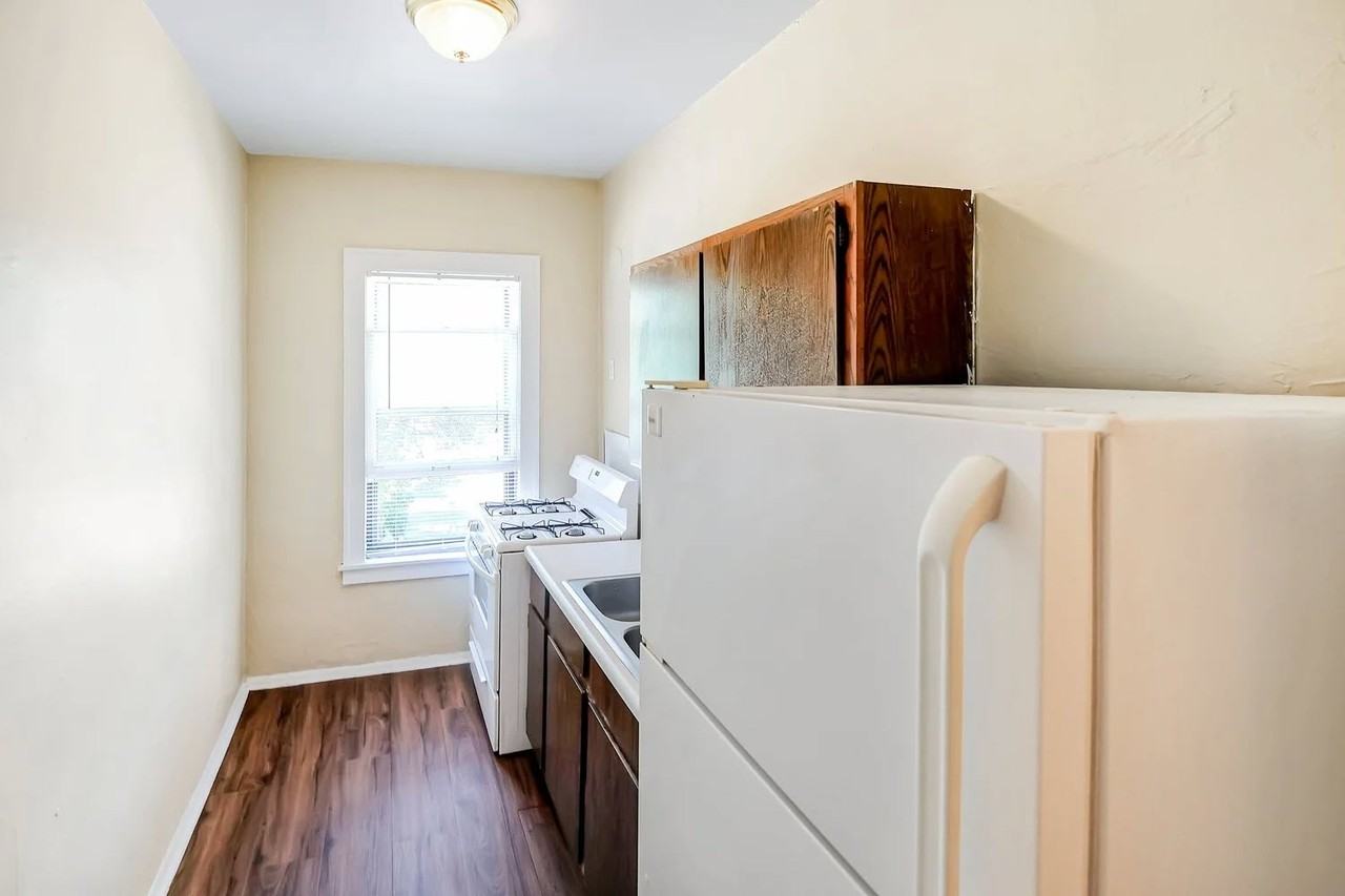 Bryant Ave Apartments | 4611 - Photo 2 of 13