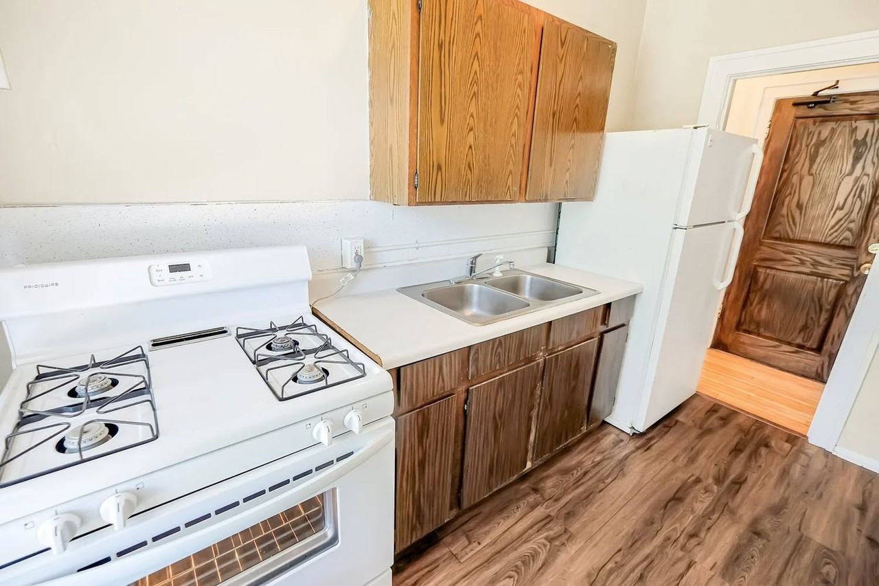 Bryant Ave Apartments | 4611 - Photo 3 of 13