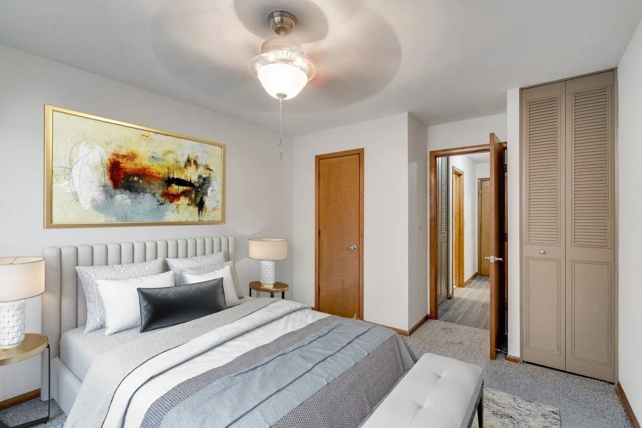 Bryant Manor - Photo 5 of 31