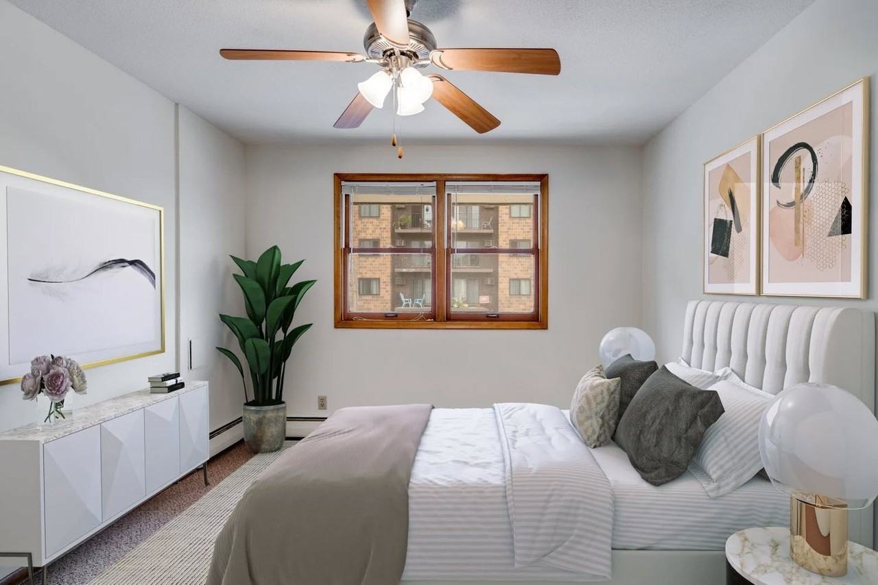 Bryant Manor - Photo 6 of 31