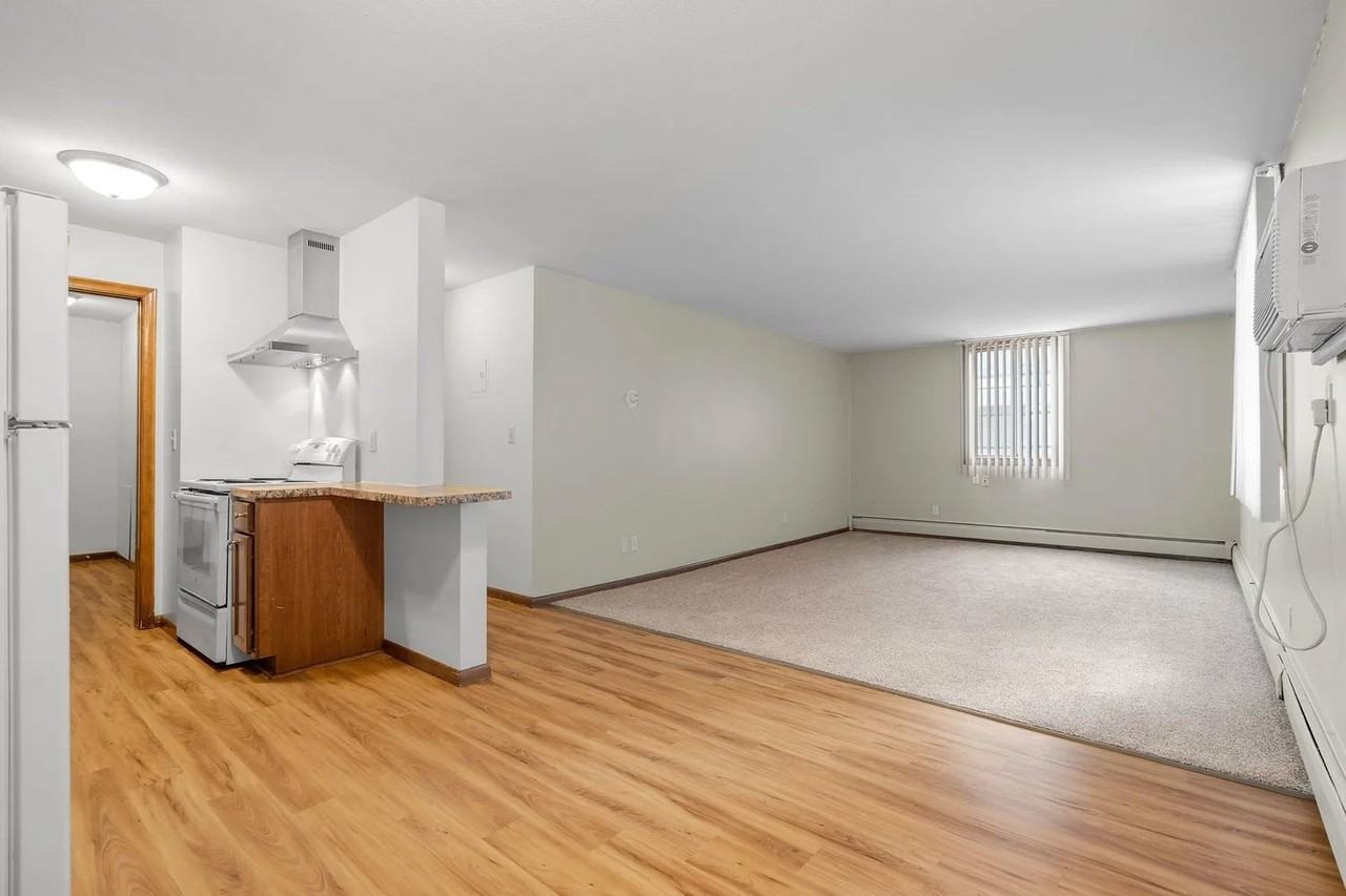 Colfax Manor - Photo 7 of 25