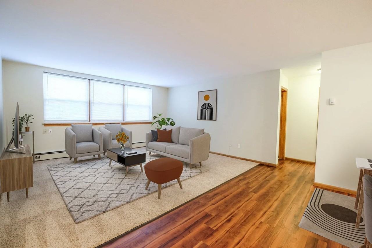 Dupont Ave Apartments | 3040 - Photo 2 of 18