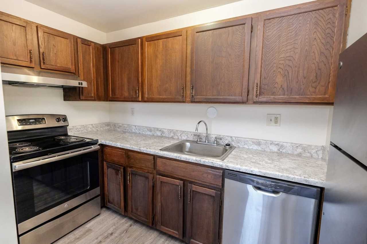 Dupont Ave Apartments | 3513 - Photo 2 of 18