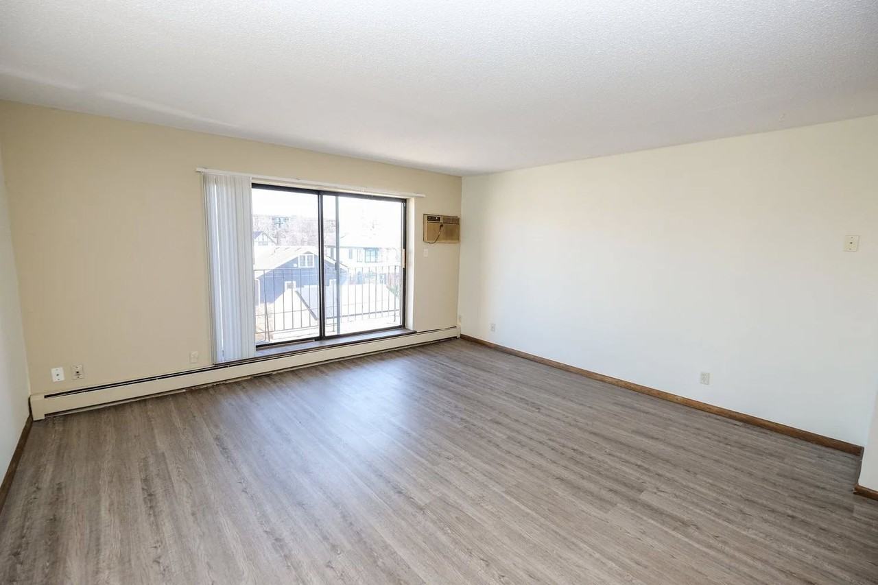 Dupont Ave Apartments | 3513 - Photo 5 of 18