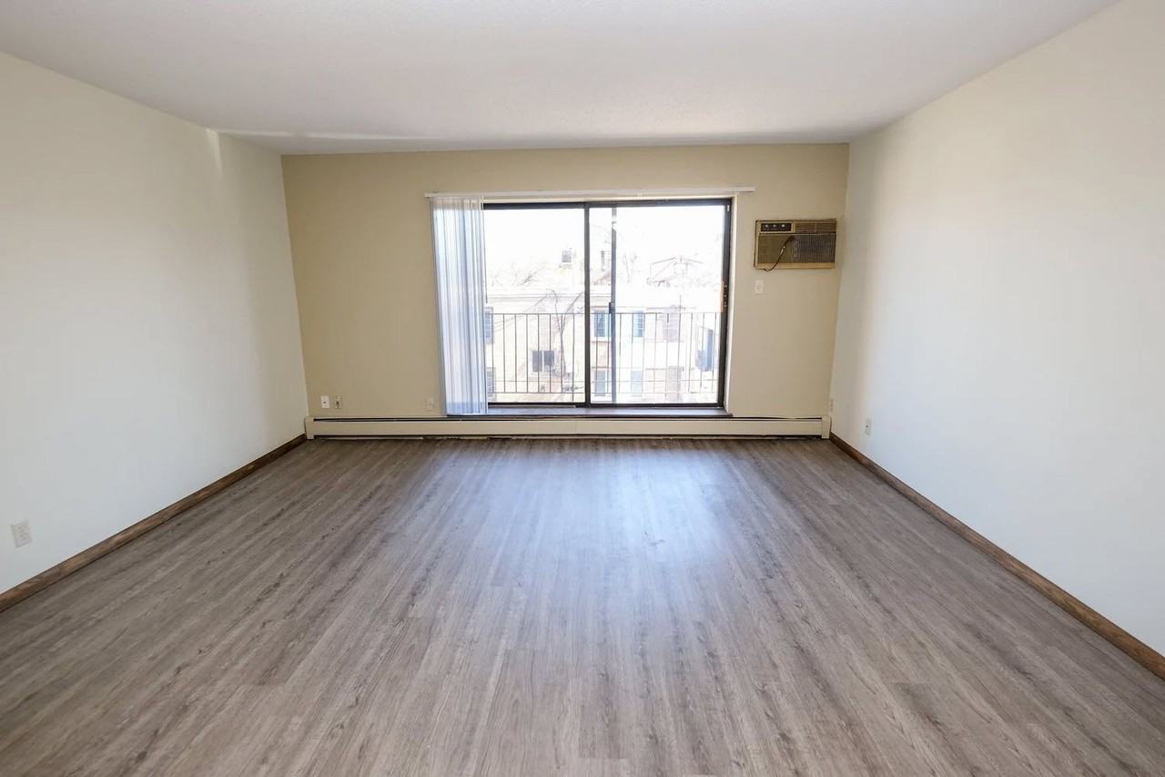 Dupont Ave Apartments | 3513 - Photo 6 of 18