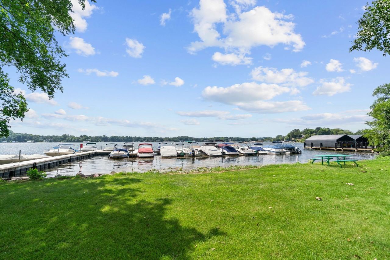 Greenwood Manor - Photo 2 of 29