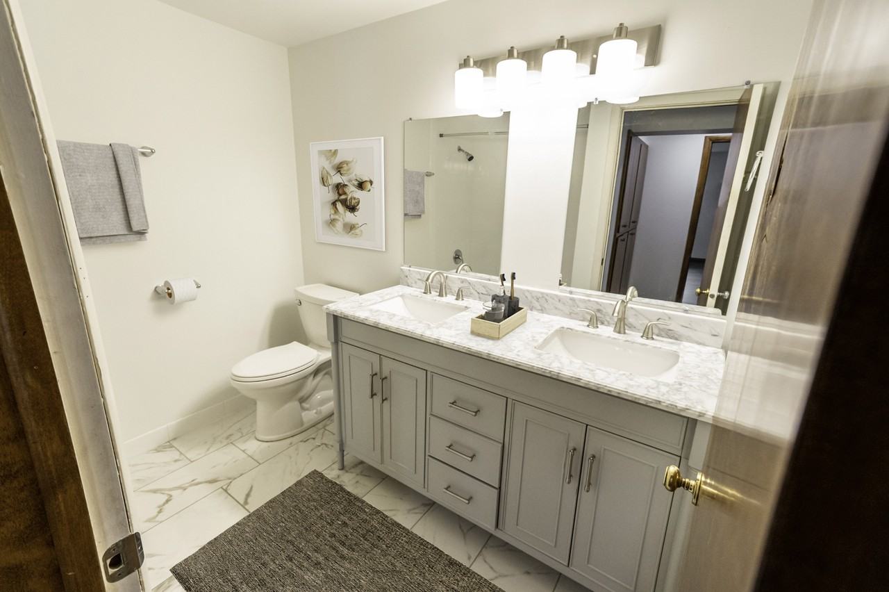 Greenwood Manor - Photo 6 of 29