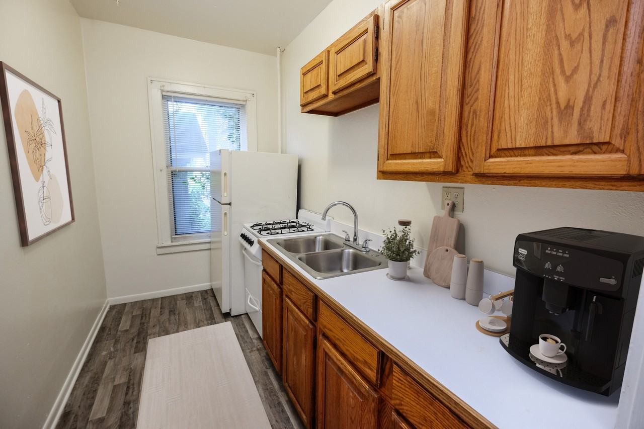 Lagoon Apartments - Photo 4 of 20