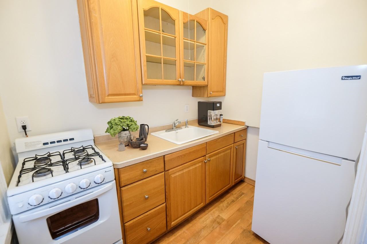 Lake Harriet Pkwy Apartments - Photo 4 of 16