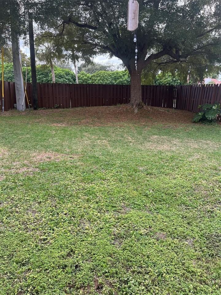 581 Lakeside Cir - Photo 3 of 7