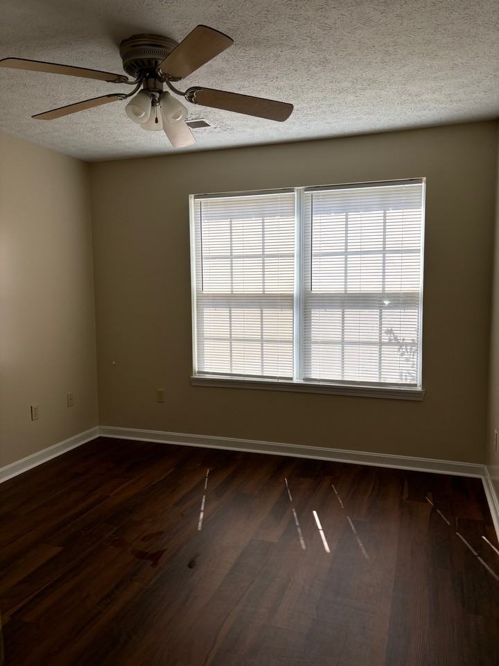 929-4 - Photo 3 of 6