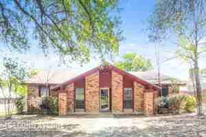 featured image of 160 N Crestwood Blvd