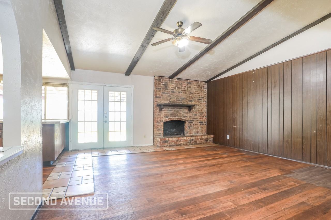 160 N Crestwood Blvd - Photo 3 of 23