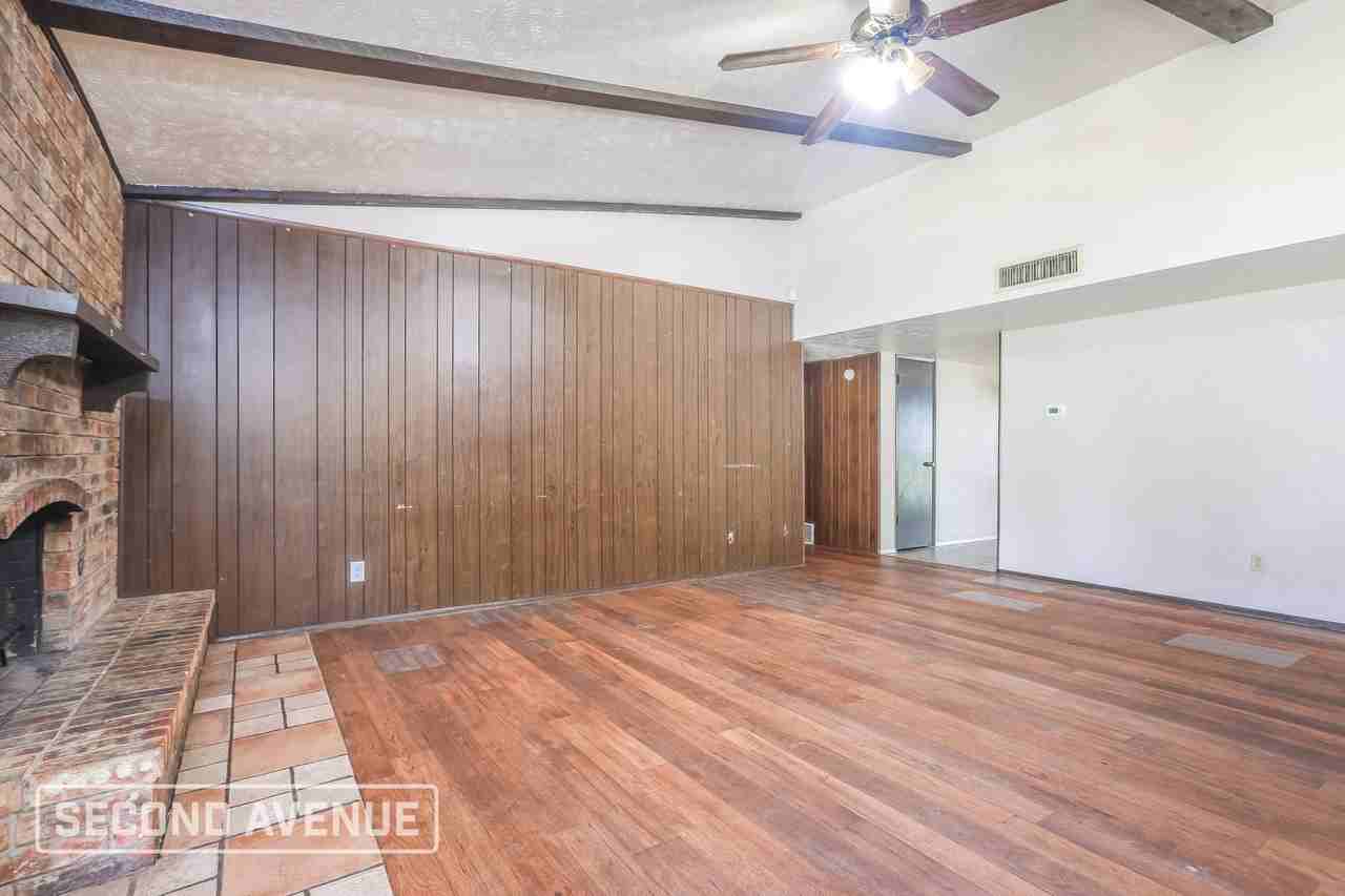 160 N Crestwood Blvd - Photo 4 of 23