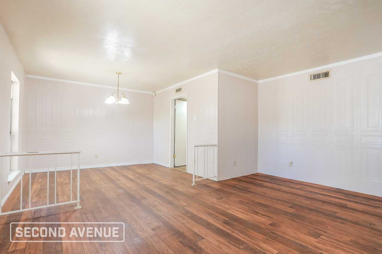 160 N Crestwood Blvd - Photo 7 of 23