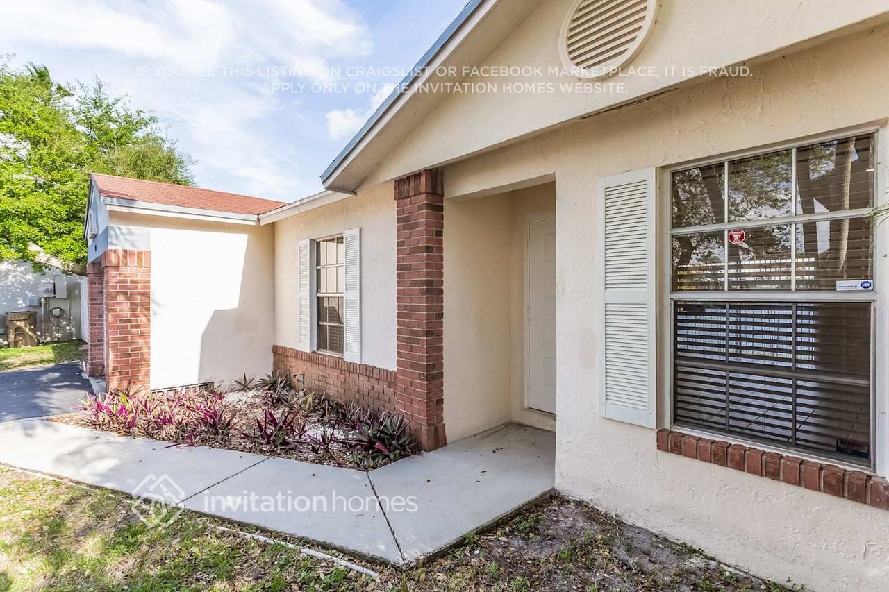 13810 Cumberland Pl - Photo 2 of 11