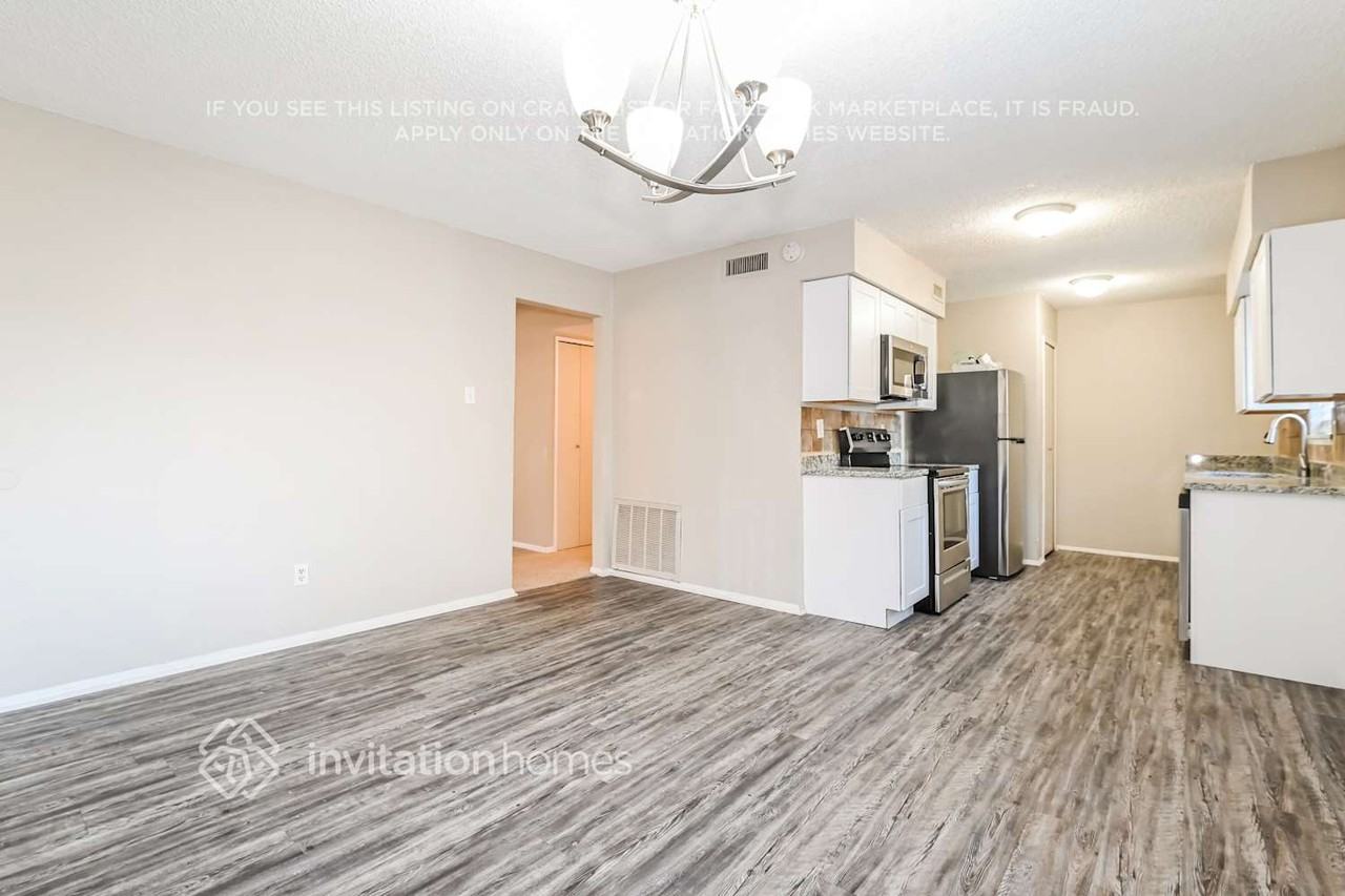 122 Cooper St - Photo 3 of 11