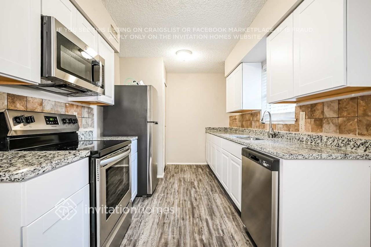 122 Cooper St - Photo 4 of 11