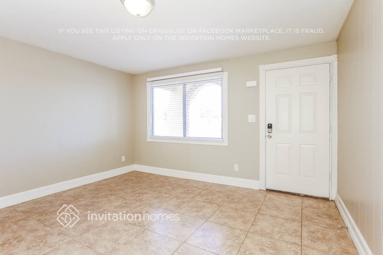 15218 N 38th St - Photo 3 of 17