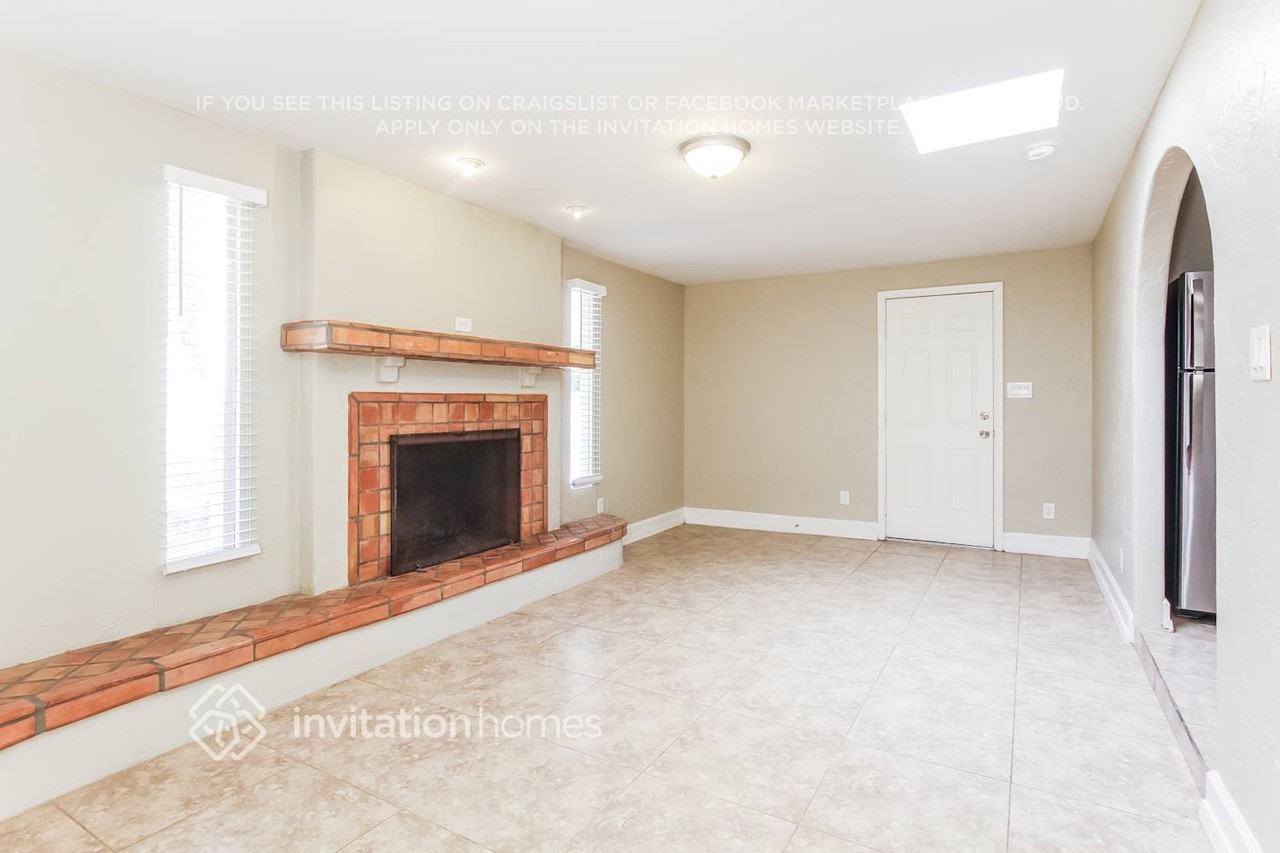 15218 N 38th St - Photo 4 of 17