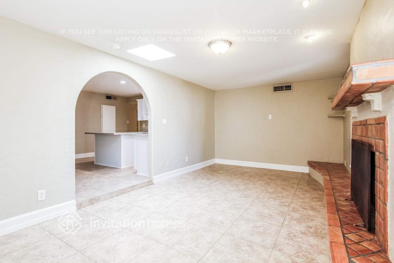 15218 N 38th St - Photo 5 of 17