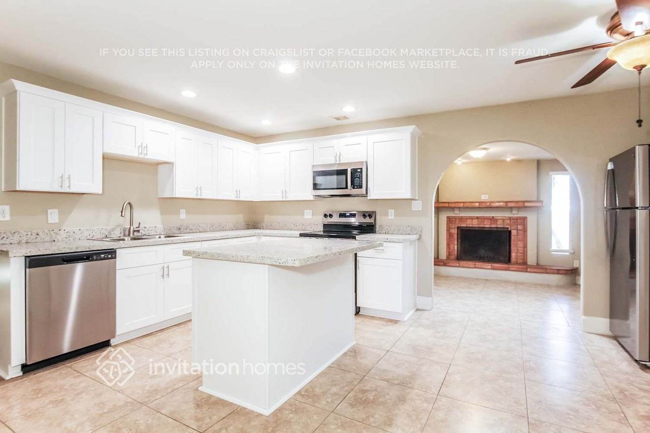 15218 N 38th St - Photo 6 of 17