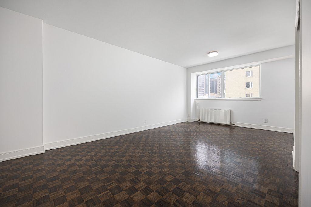 105 Isabella Street - Photo 7 of 15