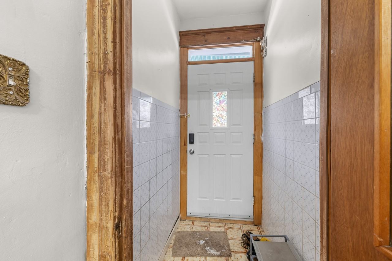 7506 Av. Casgrain - Photo 2 of 17