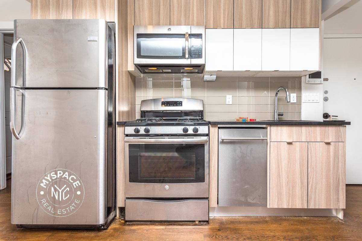 1929 Putnam Ave #2R - Photo 2 of 8