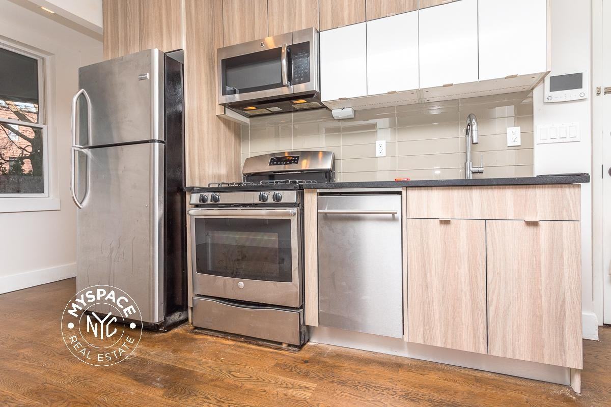 1929 Putnam Ave #2R - Photo 3 of 8