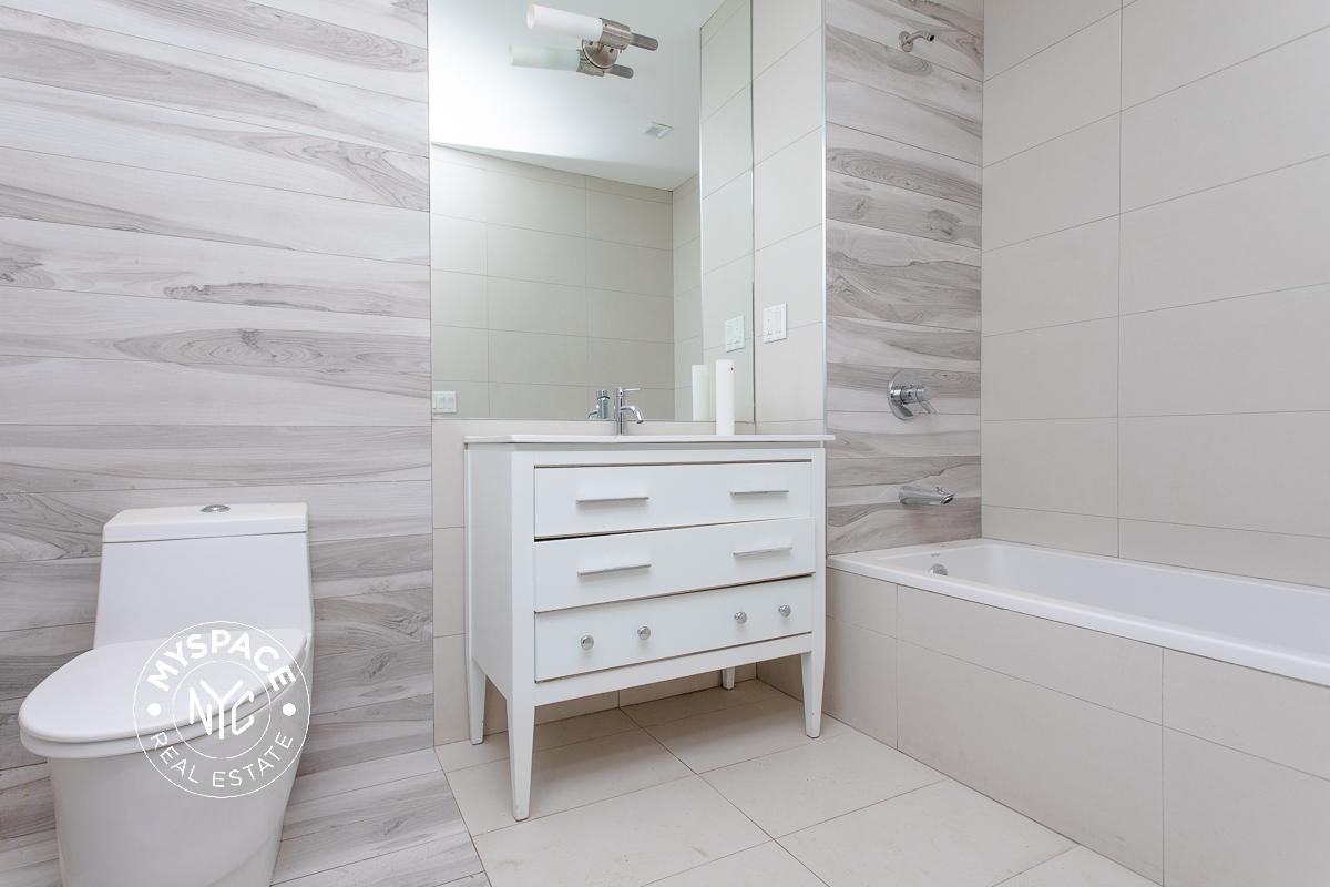 1929 Putnam Ave #2R - Photo 5 of 8