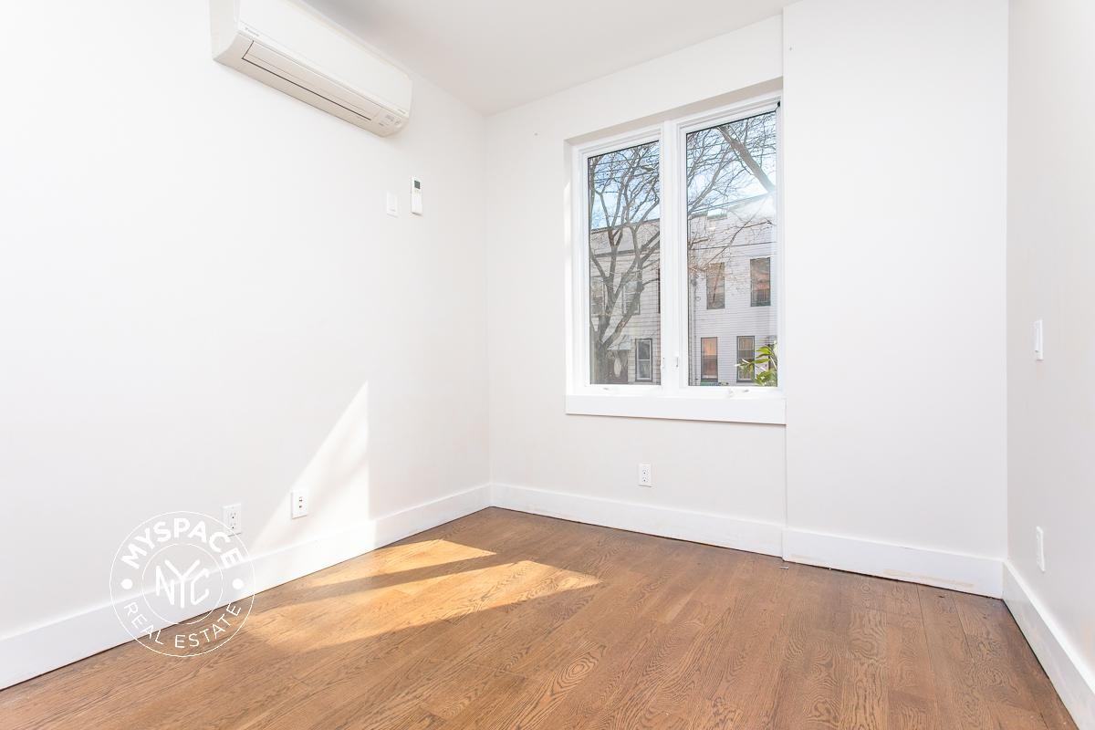 1929 Putnam Ave #2R - Photo 6 of 8