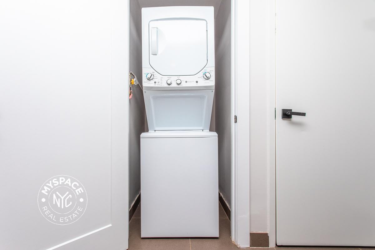 1929 Putnam Ave #2R - Photo 7 of 8