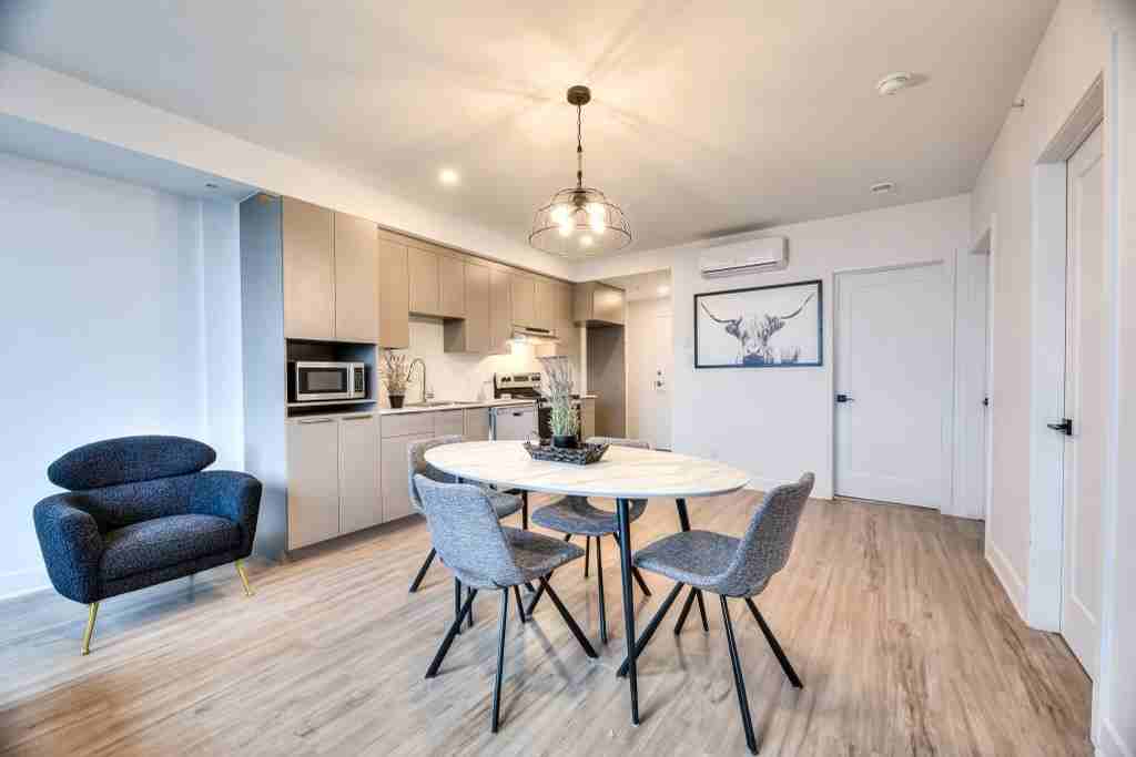 1298 Avenue des Pins Ouest #203 - Photo 2 of 22