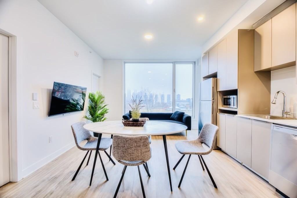 1298 Avenue des Pins Ouest #203 - Photo 3 of 22