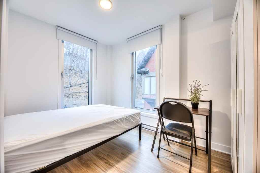 1298 Avenue des Pins Ouest #203 - Photo 4 of 22