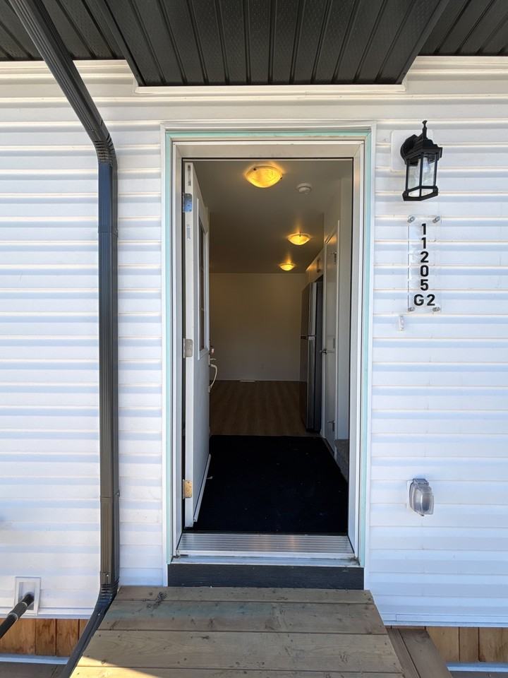 SF228 | 1 MONTH FREE | 2 Bedroom Basement Suite – North West Edmonton - Photo 2 of 29