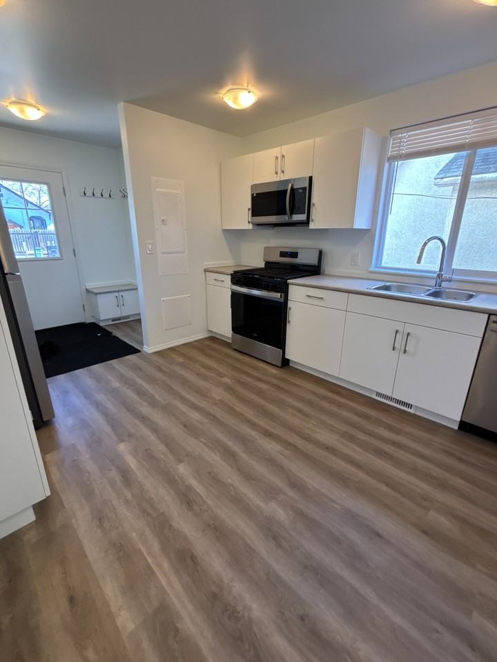 SF228 | 1 MONTH FREE | 2 Bedroom Basement Suite – North West Edmonton - Photo 6 of 29