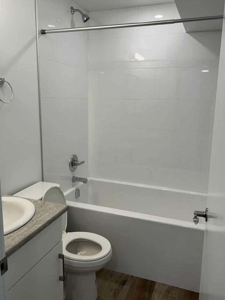 11935 46 St Nw - Photo 6 of 9