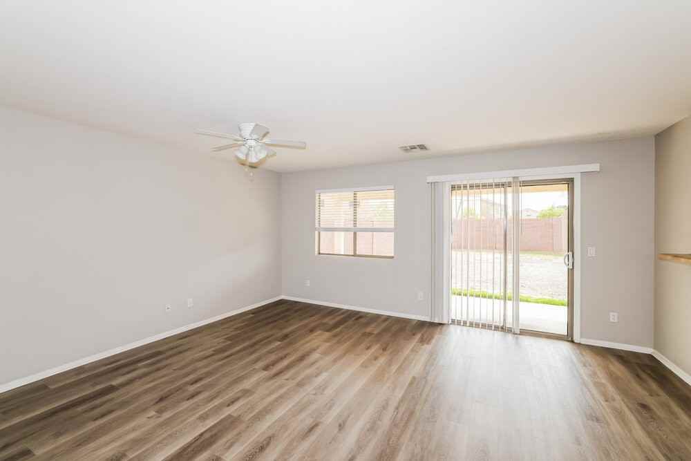 8633 W Cordes Rd - Photo 7 of 20