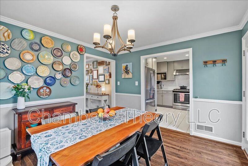 5847 Glen Forest Dr - Photo 3 of 38