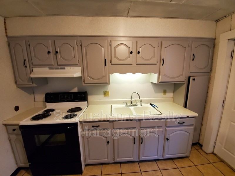 337 S 15th St - Photo 2 of 9