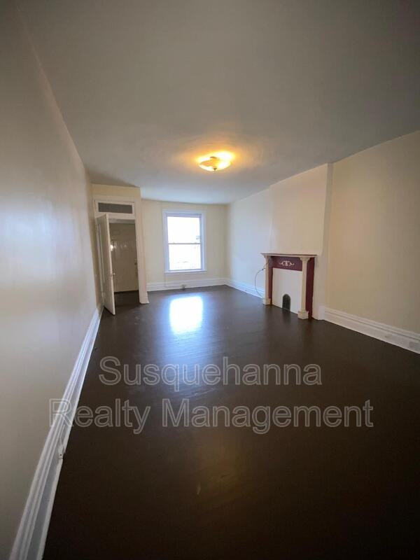 337 S 15th St - Photo 4 of 9