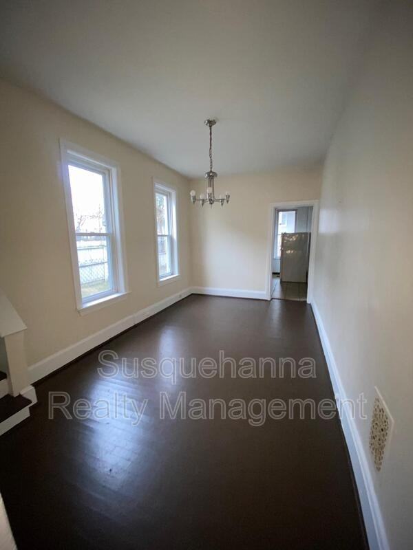 337 S 15th St - Photo 5 of 9