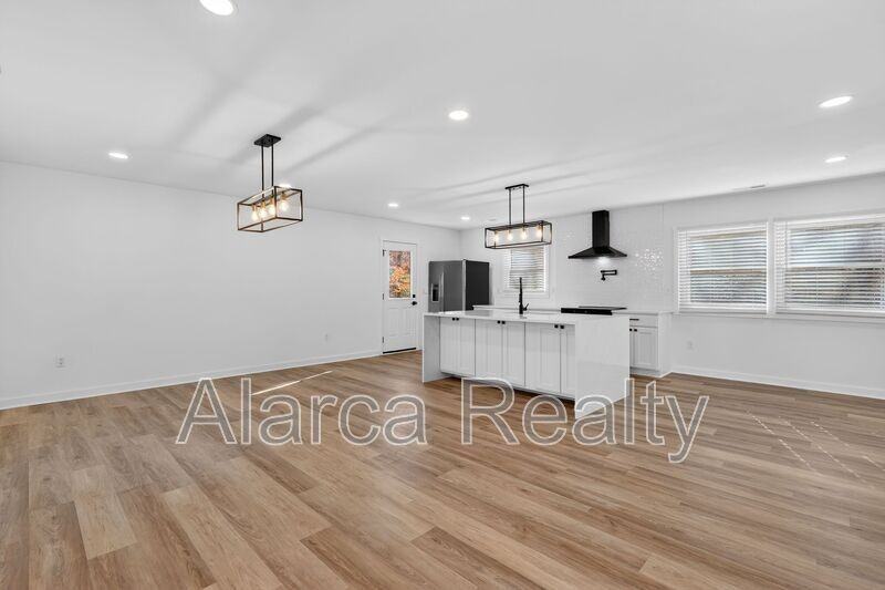 301 Dollar Cir - Photo 6 of 20