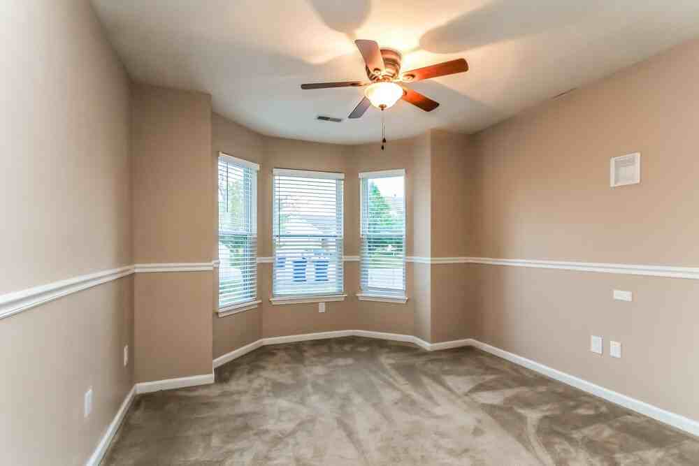 19187 Fox Chase Dr - Photo 4 of 16