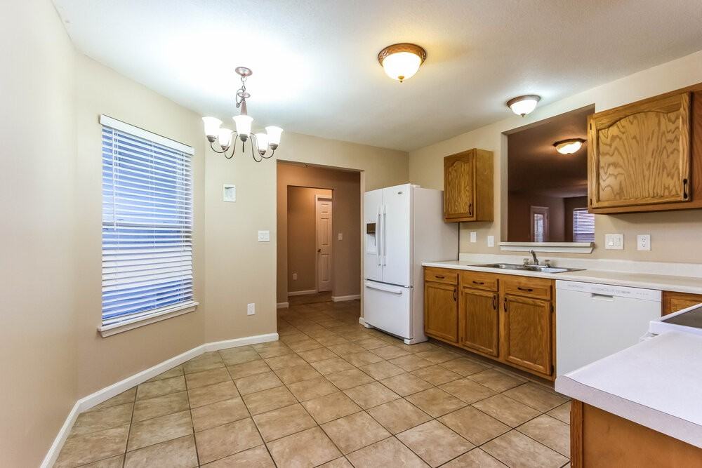 19187 Fox Chase Dr - Photo 5 of 16