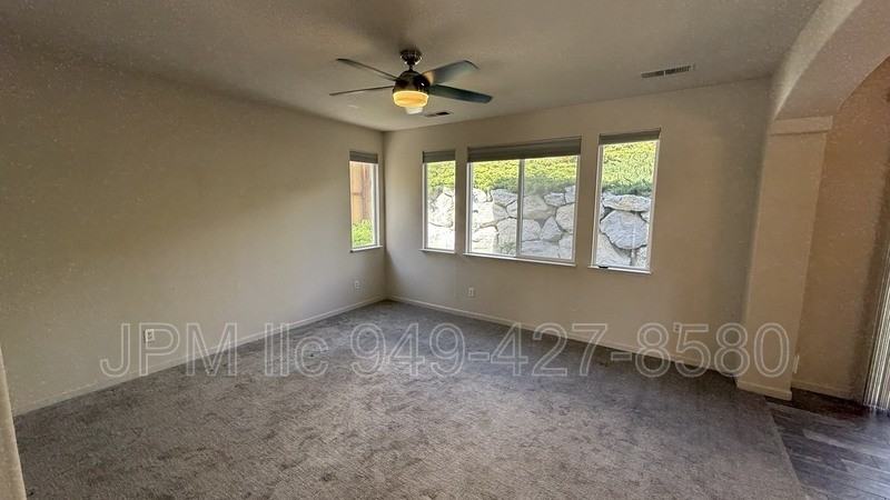 6389 Bentley Ct - Photo 4 of 10