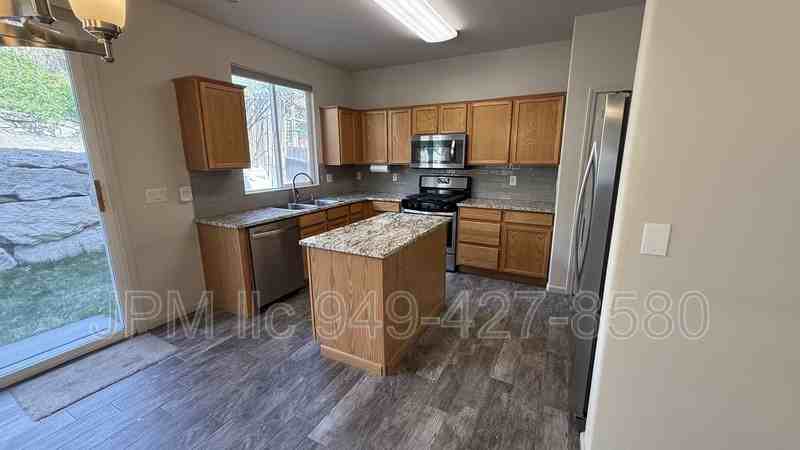 6389 Bentley Ct - Photo 5 of 10