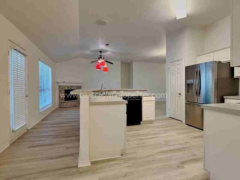 615 Douglas Dr - Photo 3 of 16